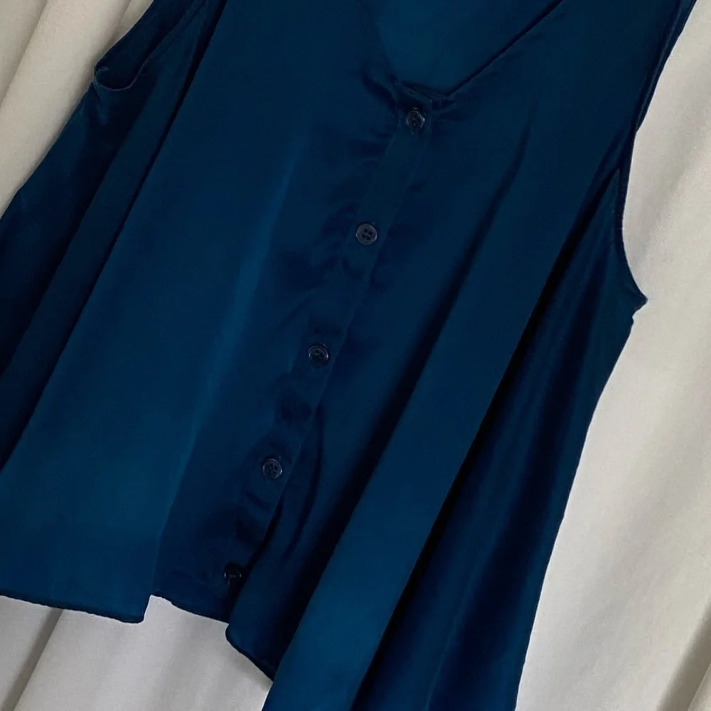 🙀Beautiful RoyalBlue Camisole/Teddie/Cropped-5 Front Buttons-Full Flowing Silky - Picture 8 of 16
